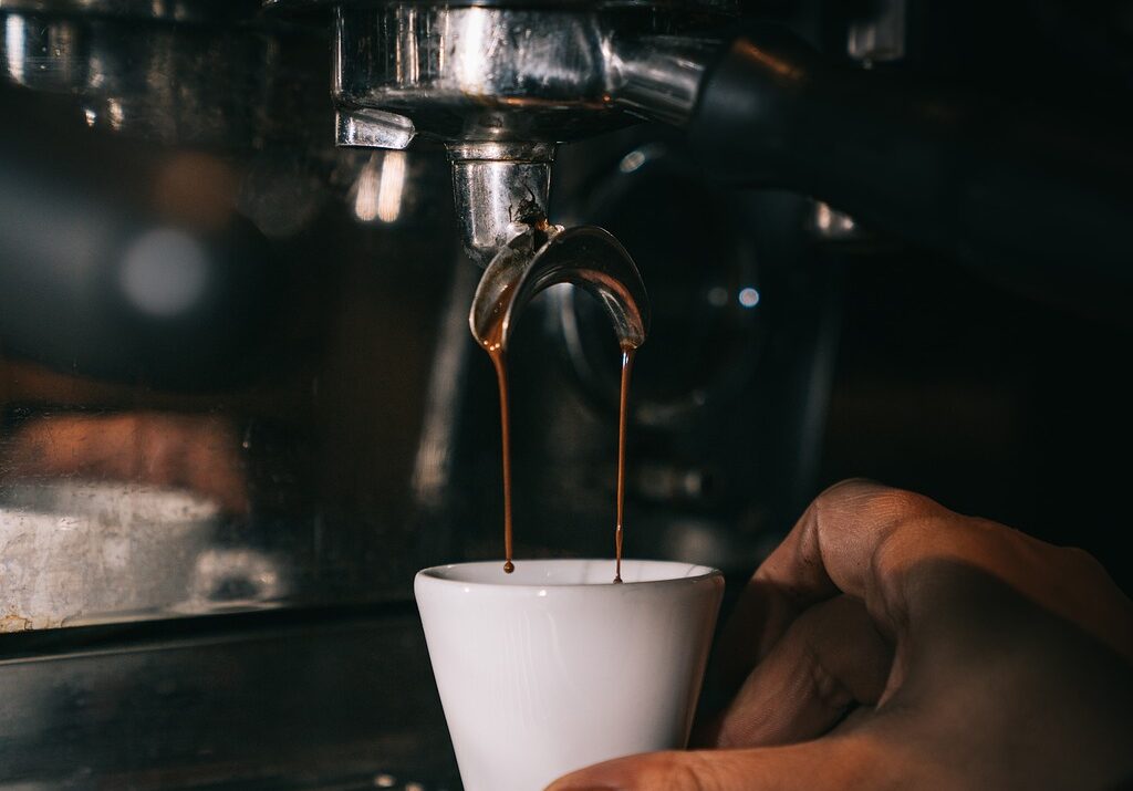 Ekspres do kawy DeLonghi w dobrej cenie – czy to możliwe?